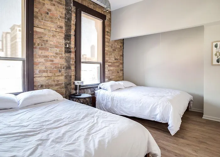 Beautifully Remodeled Flat Downtown #3n *