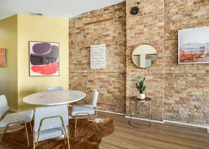 Beautifully Remodeled Flat Downtown #3n